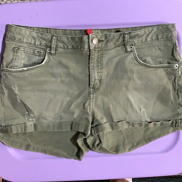 Shorts - Picture 1 of 3